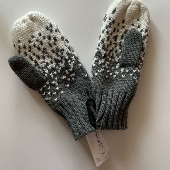 Zella Grey Light Heather One Size Snowcap Mittens. - Picture 2 of 4